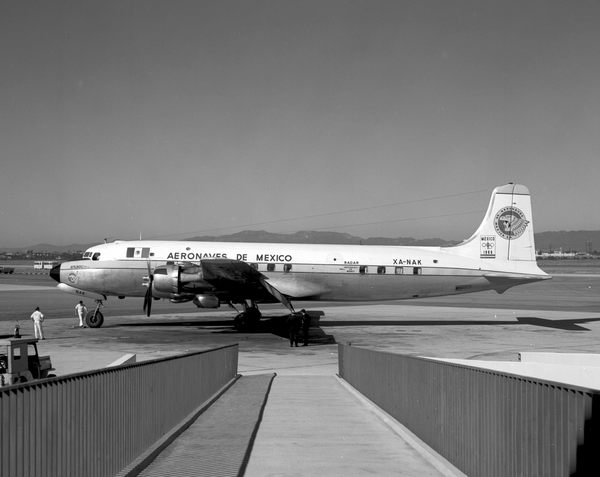 Aeronaves de Mexico Douglas DC-6  XA-NAK