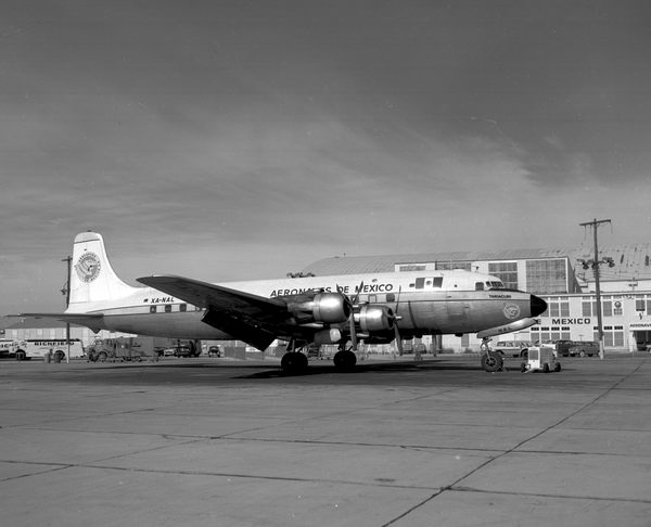 Aeronaves de Mexico Douglas DC-6  XA-NAL