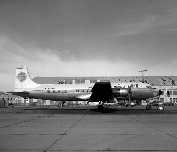 Aeronaves de Mexico Douglas DC-6  XA-NAL