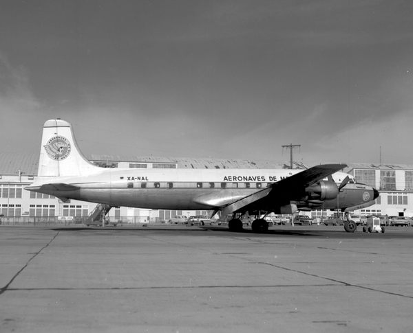 Aeronaves de Mexico Douglas DC-6  XA-NAL