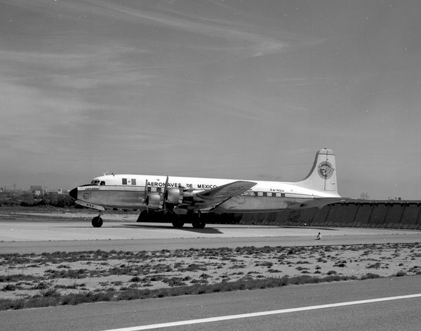Aeronaves de Mexico Douglas DC-6  XA-NOU