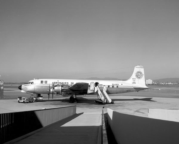 Aeronaves de Mexico Douglas DC-6  XA-NOY