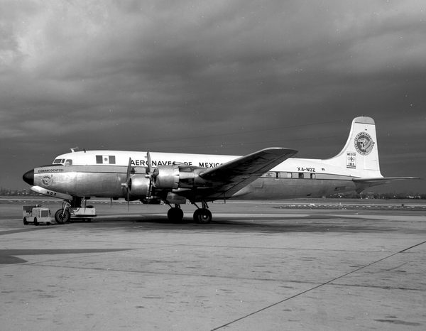 Aeronaves de Mexico Douglas DC-6  XA-NOZ
