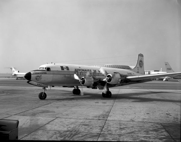 Aeronaves de Mexico Douglas DC-6  XA-NOZ