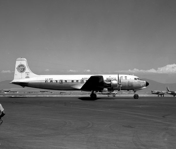 Aeronaves de Mexico Douglas DC-6  XA-NOZ