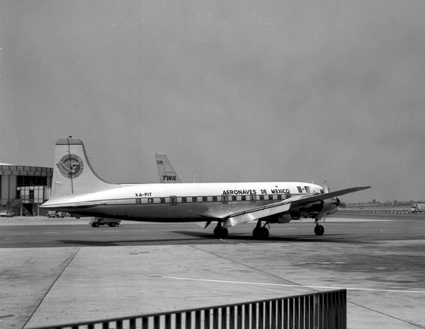 Aeronaves de Mexico Douglas DC-6  XA-PIT