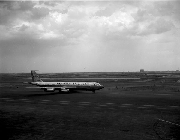 American Airlines Boeing 707-123  N7510A