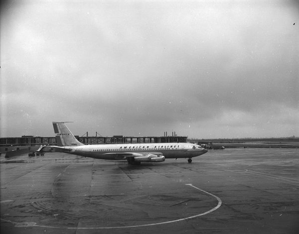 American Airlines Boeing 707-123  N7512A