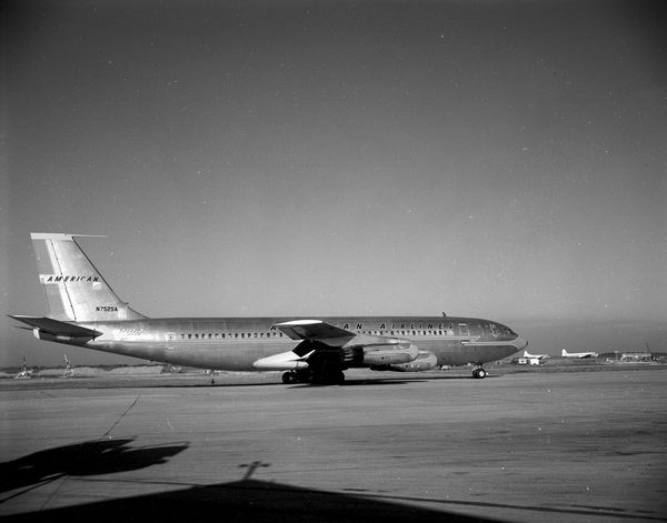 American Airlines Boeing 707-123  N7525A