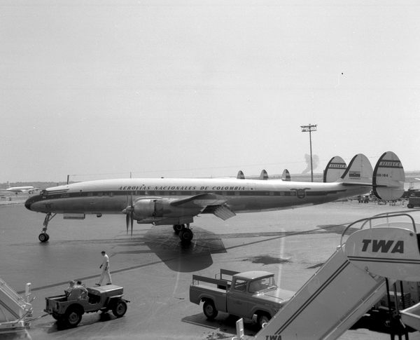 Avianca-Columbia Lockheed L-1049G Super Constellation HK-184