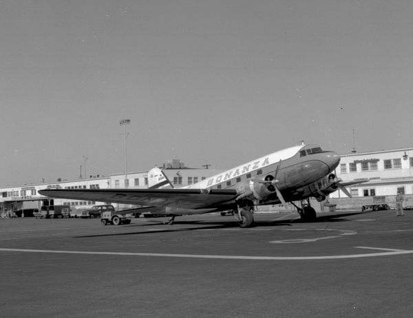 Bonanza Airlines Douglas DC-3/C-49F  N493
