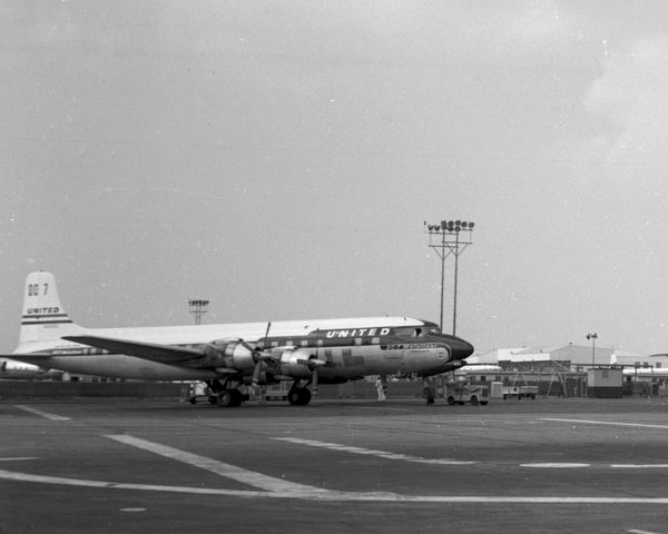 United Airlines Douglas DC-7  N493