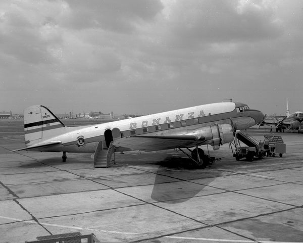 Bonanza Airlines Douglas DC-3A-343B  N33670