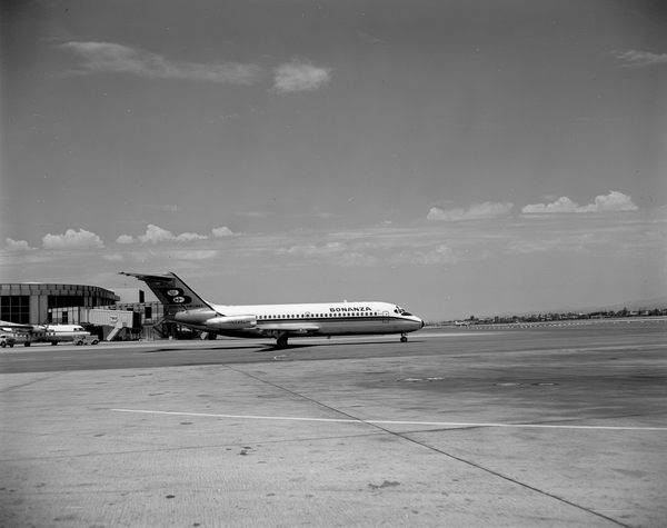Bonanza Airlines Douglas DC-9-11  N946L