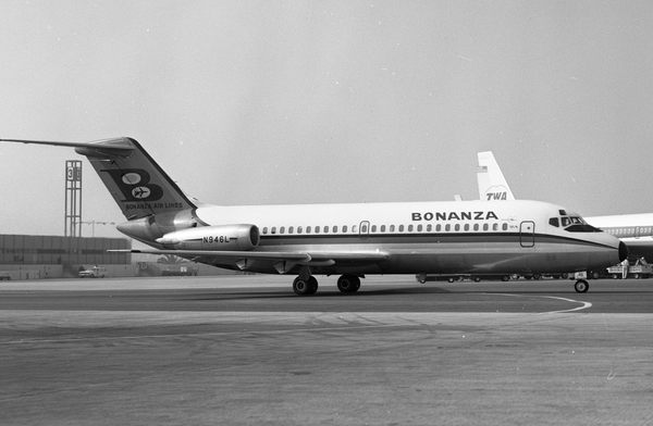 Bonanza Airlines Douglas DC-9-11  N946L