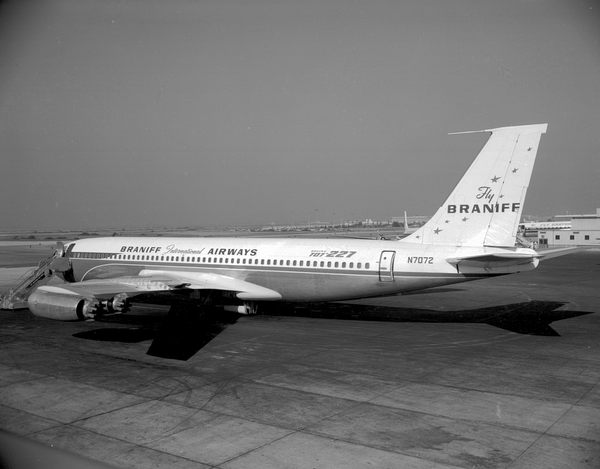 Braniff International Airways Boeing 707-227  N7072