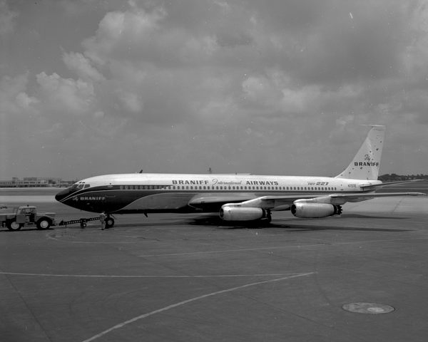 Braniff International Airways Boeing 707-227  N7072