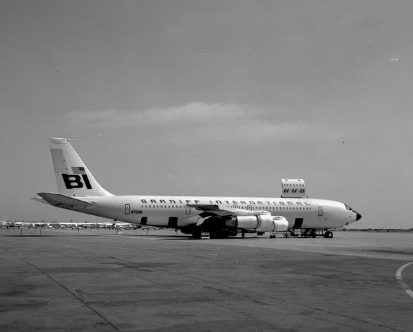 Braniff International Airways Boeing 707-327C  N7096