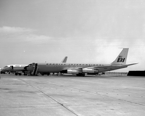 Braniff International Airways Boeing 707-327C  N7096