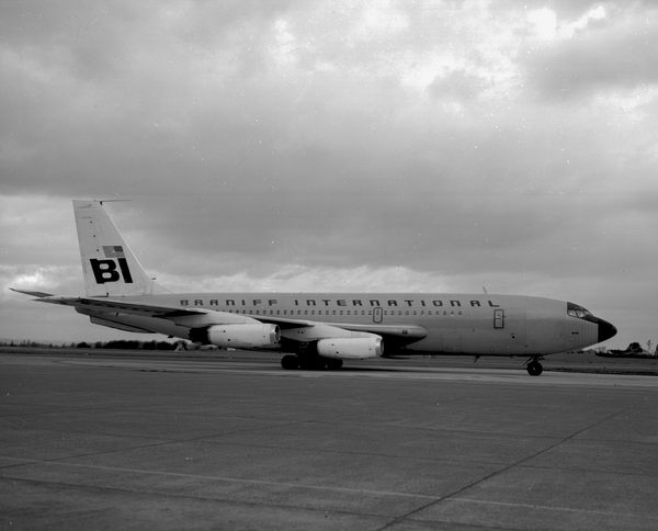 Braniff International Airways Boeing 720-027  N7079