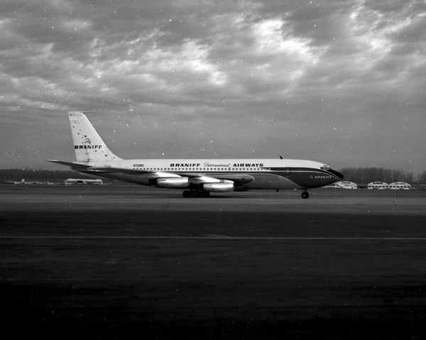 Braniff International Airways Boeing 720-027  N7080