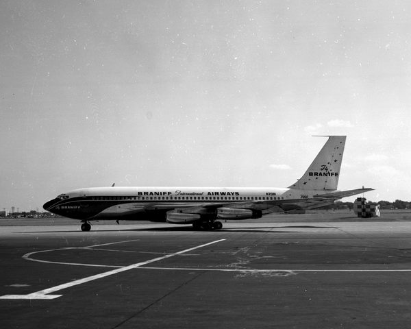 Braniff International Airways Boeing 720-048  N7081