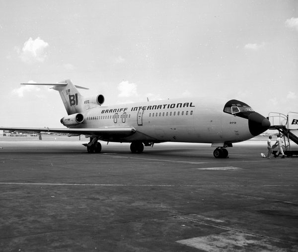 Braniff International Airways Boeing 727-27C  N7272