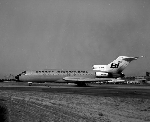Braniff International Airways Boeing 727-27C  N7274