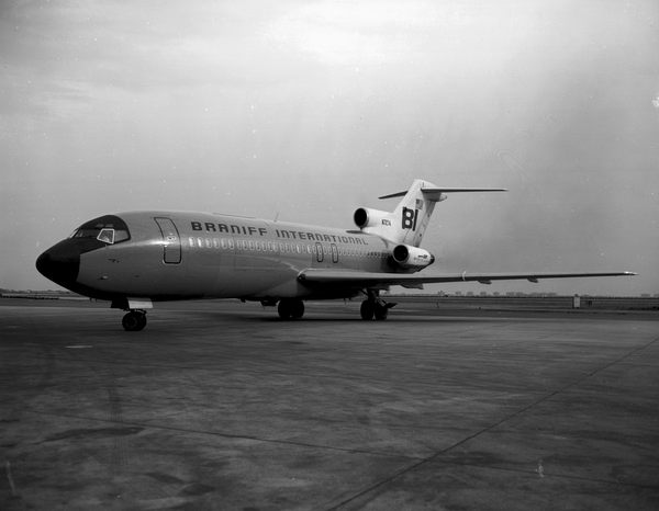 Braniff International Airways Boeing 727-27C  N7274