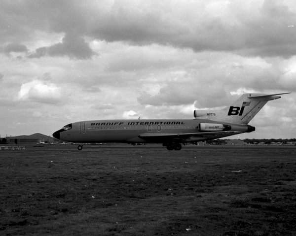 Braniff International Airways Boeing 727-27C  N7275