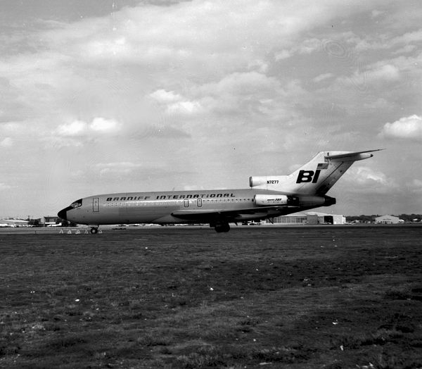 Braniff International Airways Boeing 727-27C  N7277