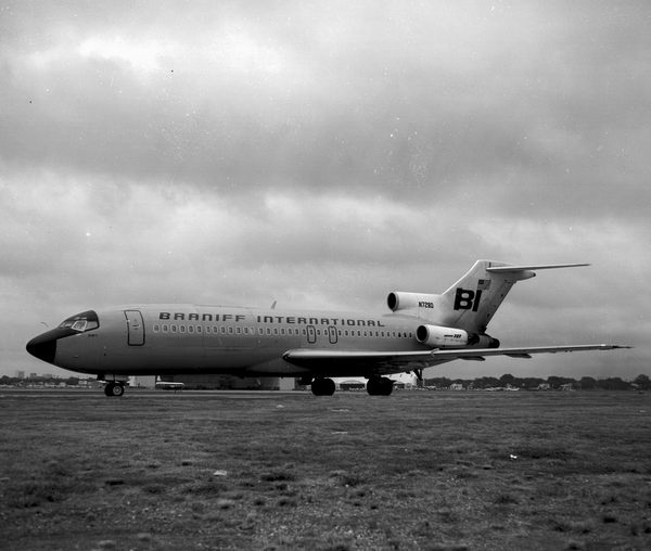 Braniff International Airways Boeing 727-27C  N7280