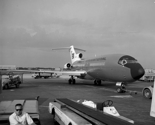 Braniff International Airways Boeing 727-27C  N7287