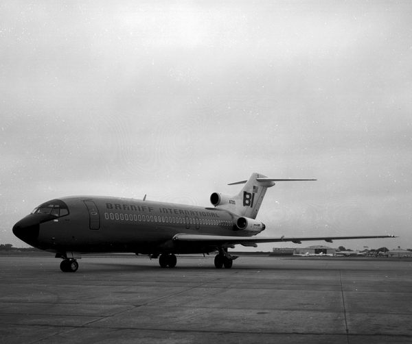 Braniff International Airways Boeing 727-27C  N7290