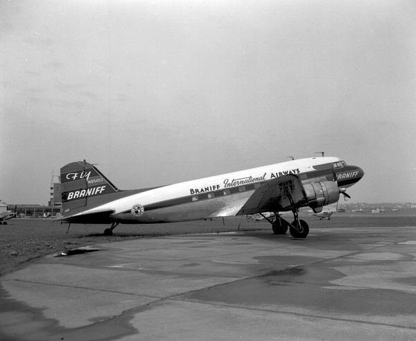 Braniff International Airways Douglas DC-3/R4D-3  N95453