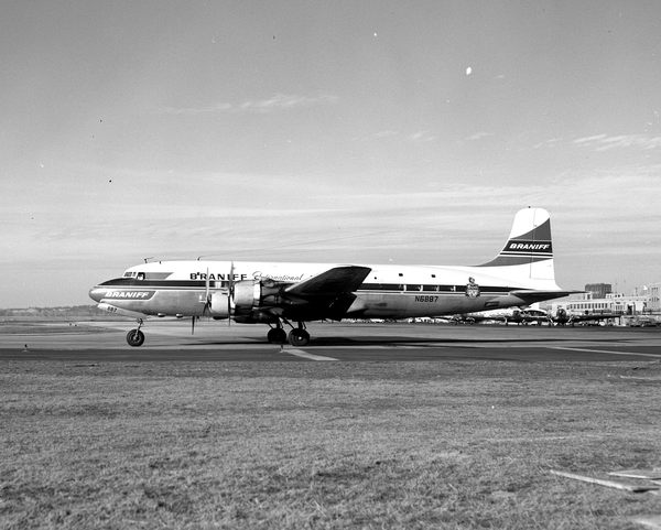 Braniff International Airways Douglas DC-6  N90884