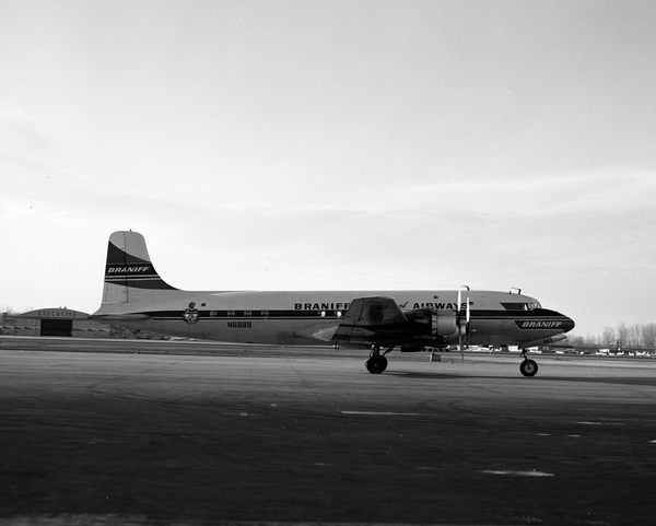 Braniff International Airways Douglas DC-6  N6889