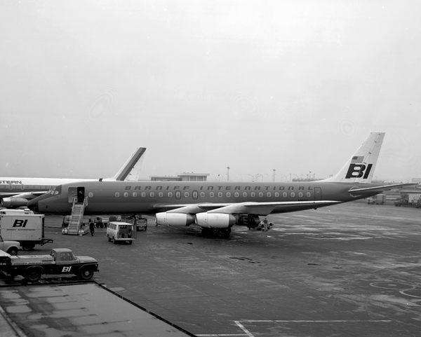 Braniff International Airways Douglas DC-8-31  N1800
