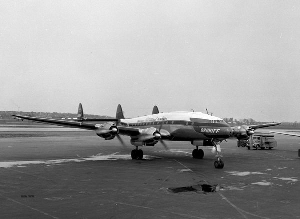Braniff International Airways Lockheed L-049 Constellation N2520B