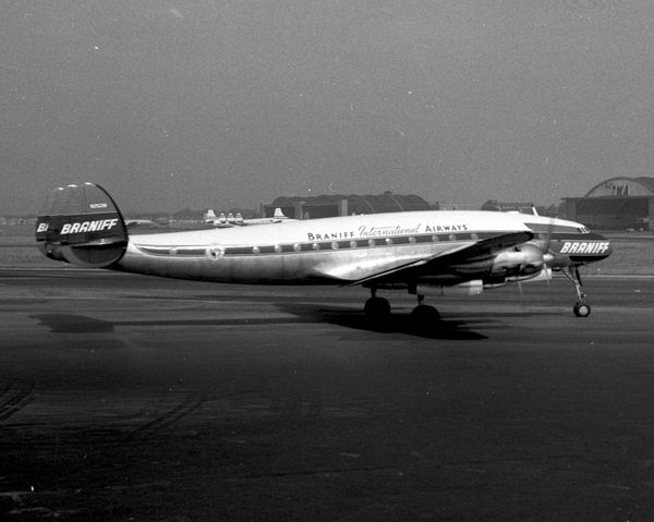 Braniff International Airways Lockheed L-049 Constellation N2521B