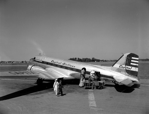 Capital Airlines Douglas DC-3-313  N21788