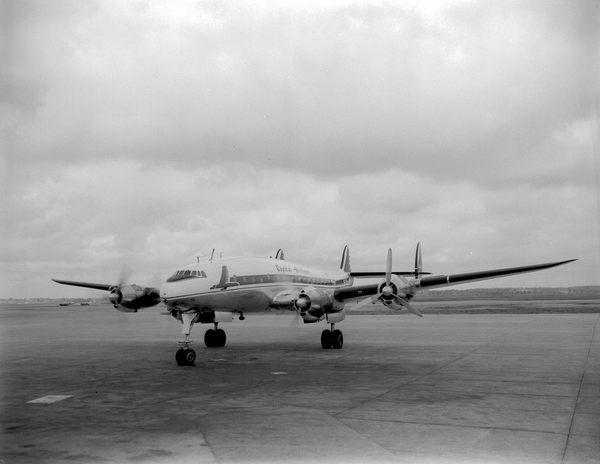 Capital Airlines Lockheed L-049E Constellation N2738A
