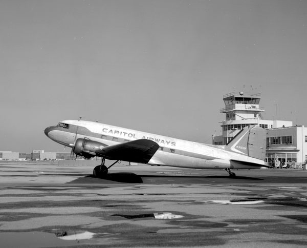 Capitol Airways Douglas DC-3/C-49J  N31538