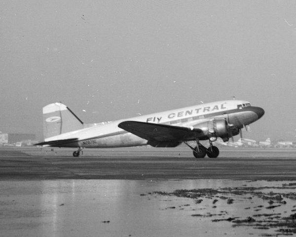 Central Airlines Douglas DC-3/C-48B  N287SE