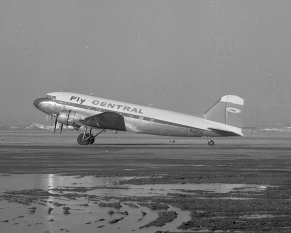 Central Airlines Douglas DC-3/C-48B  N287SE