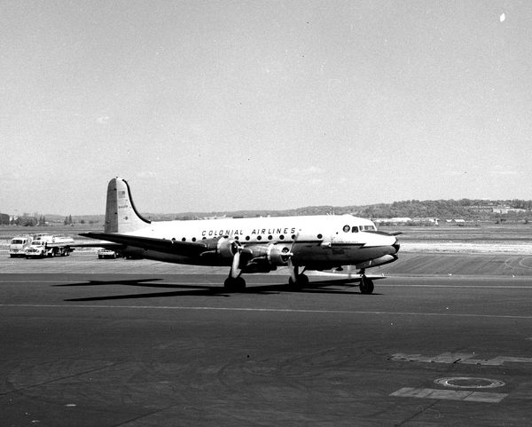 Colonial Airlines Douglas DC-4/C-54A  N4268