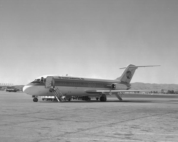 Continental Airlines Douglas DC-9-15RC  N8914