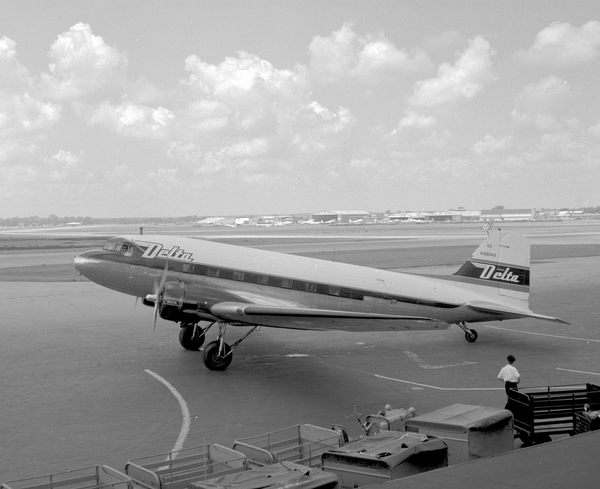 Delta Airlines Douglas DC-3/C-49E  N28343