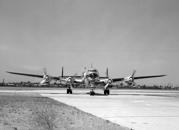 Flying Tiger Line Lockheed L-1049H Super Constellation N6915C