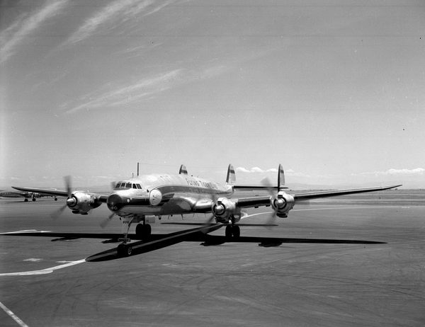 Flying Tiger Line Lockheed L-1049H Super Constellation N6916C